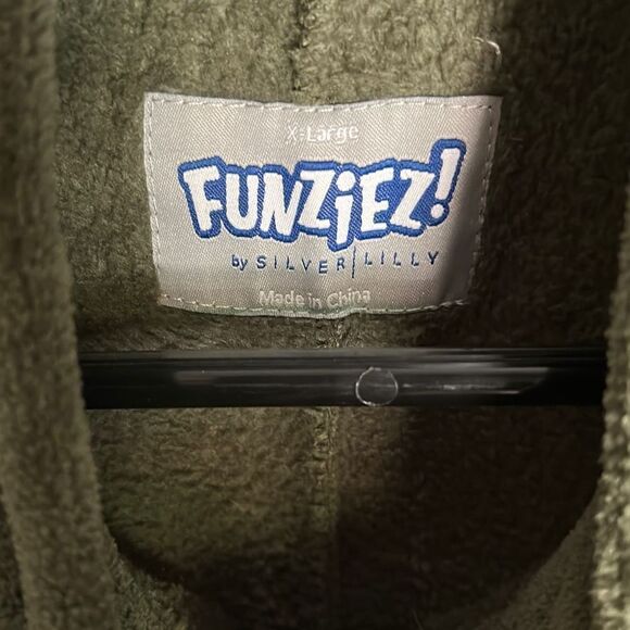 Fuzzy Flight Suit  Jumpsuit NWT - Picture 6 of 8